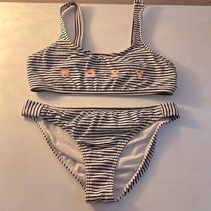 Hi! This Roxy Bikini was worn a few times and is in great condition.